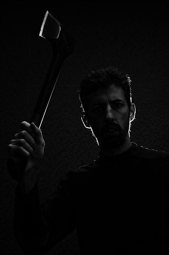 Autoportait à la hache